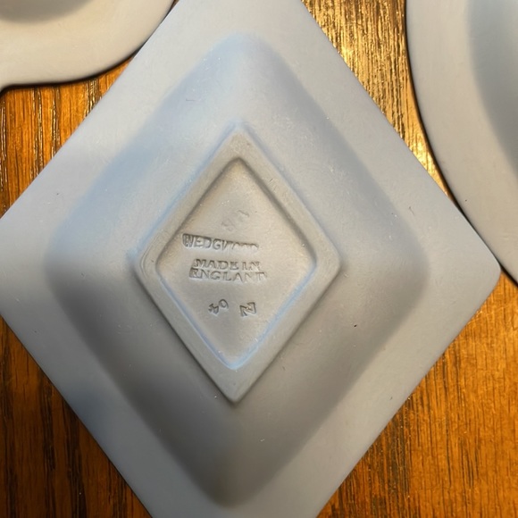 Wedgwood Bridge Set (All 4 pieces) - Picture 7 of 12